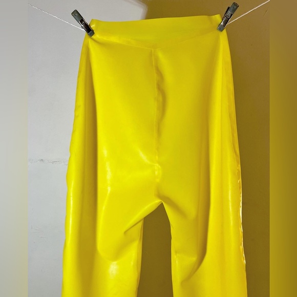 bright yellow latex legging by sensitive architecture latex - Picture 10 of 11